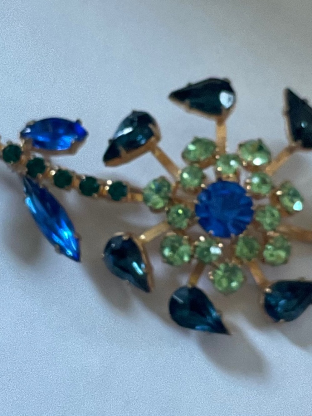 VINTAGE BROOCH
